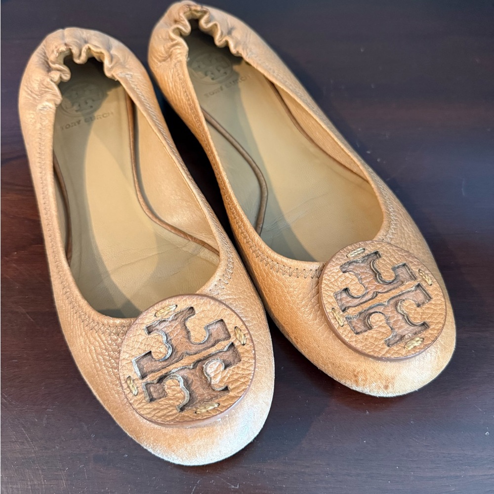 Tory Burch Tan Leather Flats with Iconic Logo